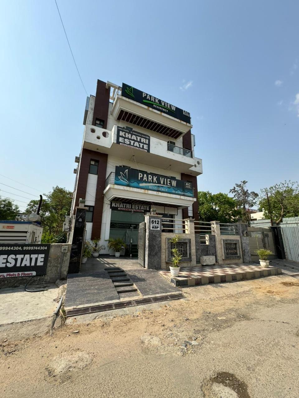 Parkview Residency Hotel คูร์เคาน์ ภายนอก รูปภาพ